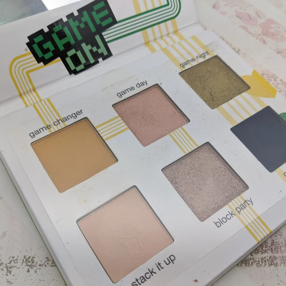 Tetris game eyeshadow