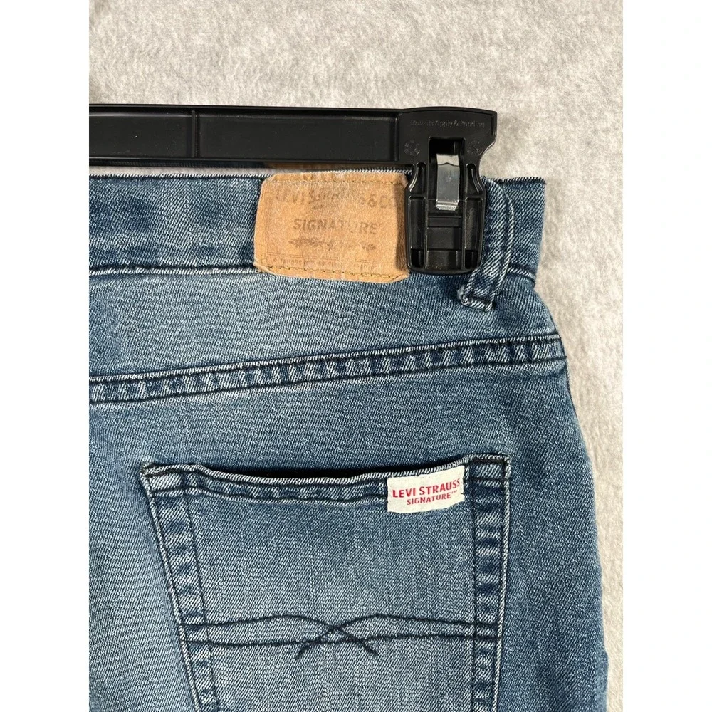 Levis skinny stretch please