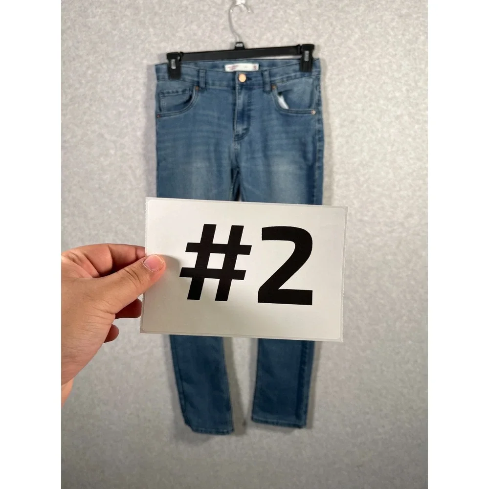 Levis detail medium any