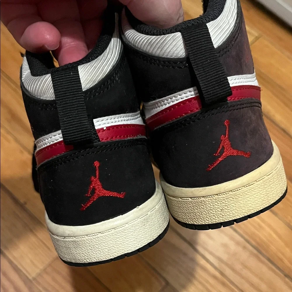 Nike Air Jordan High Top Kids 1.5Y
