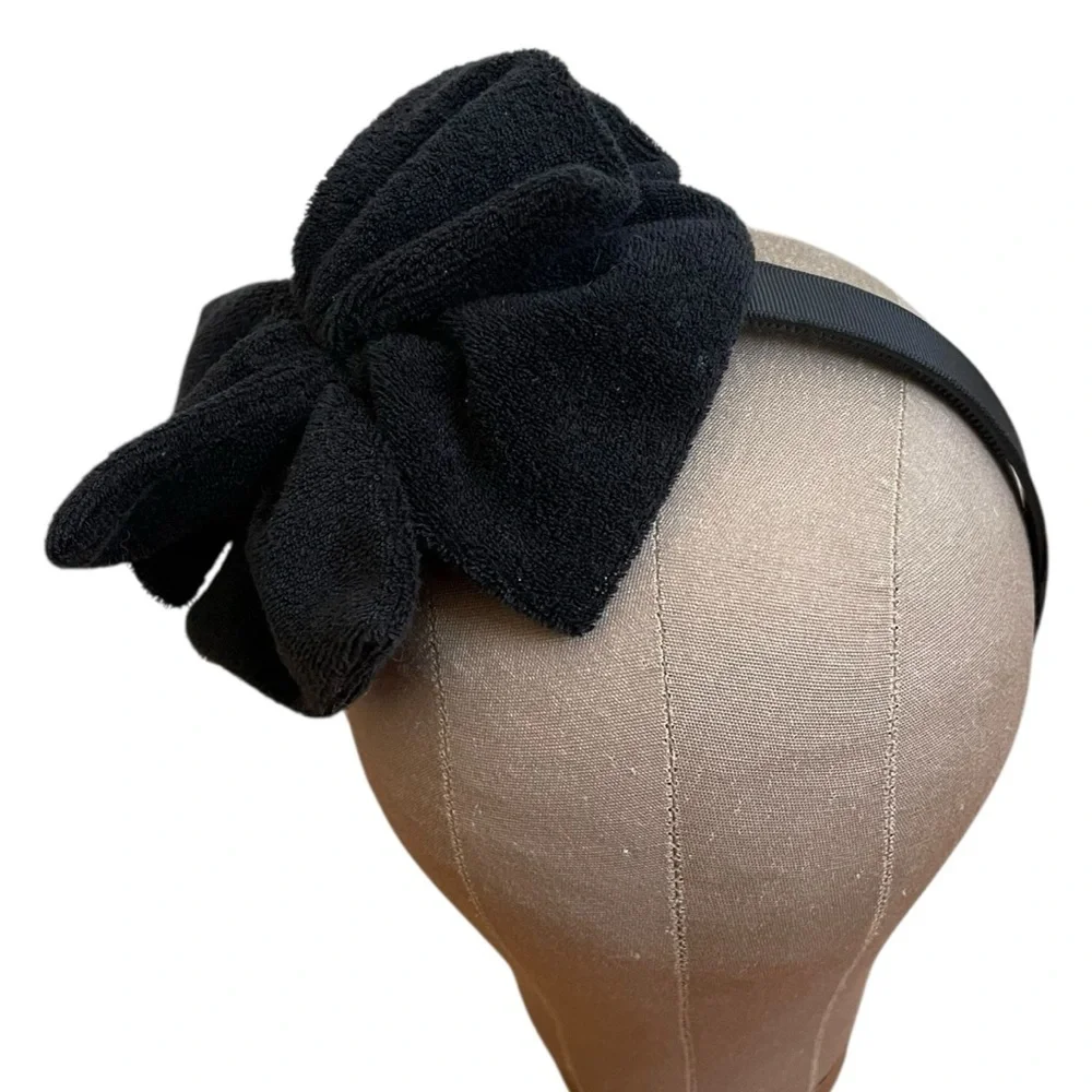N/A black bow