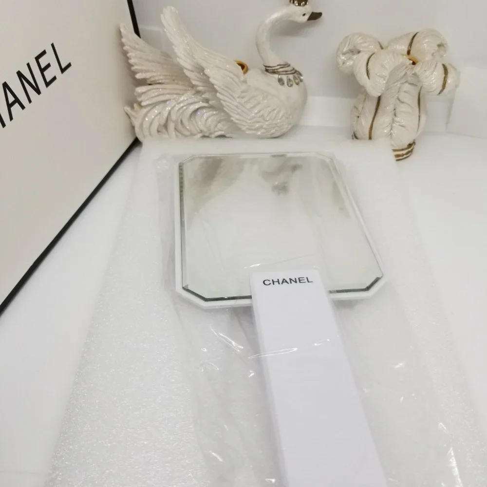 CHANEL held sides