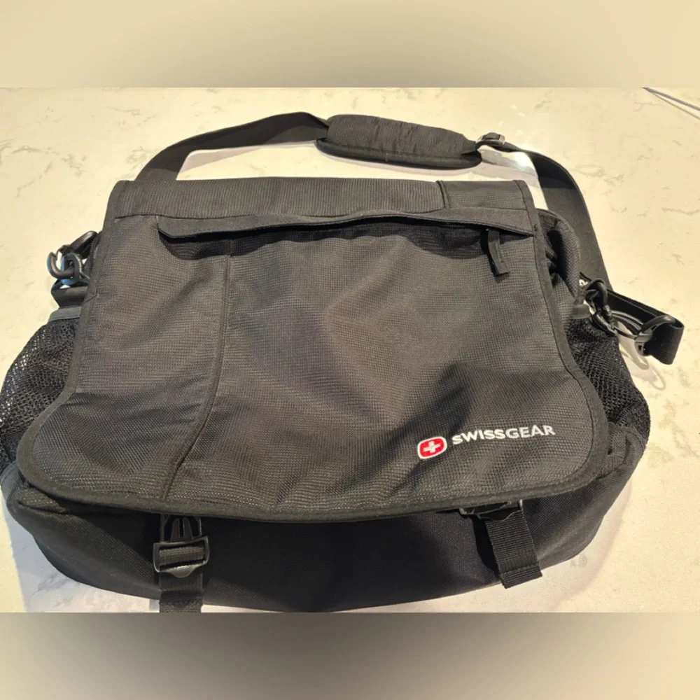 SwissGear laptop messenger