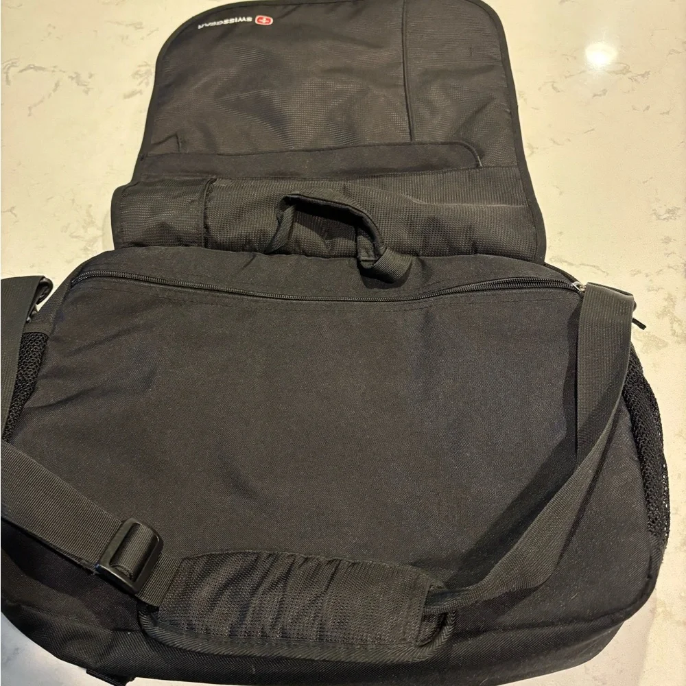 SwissGear laptop messenger