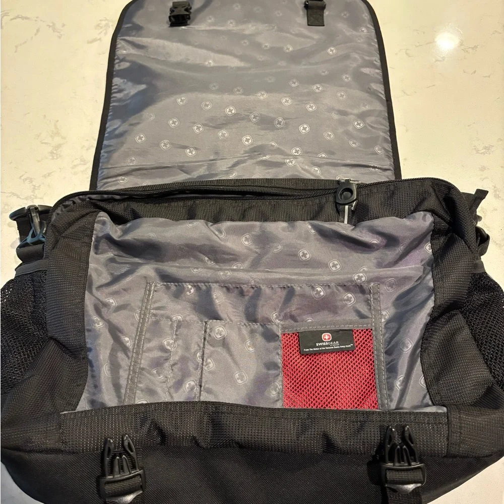 SwissGear laptop messenger