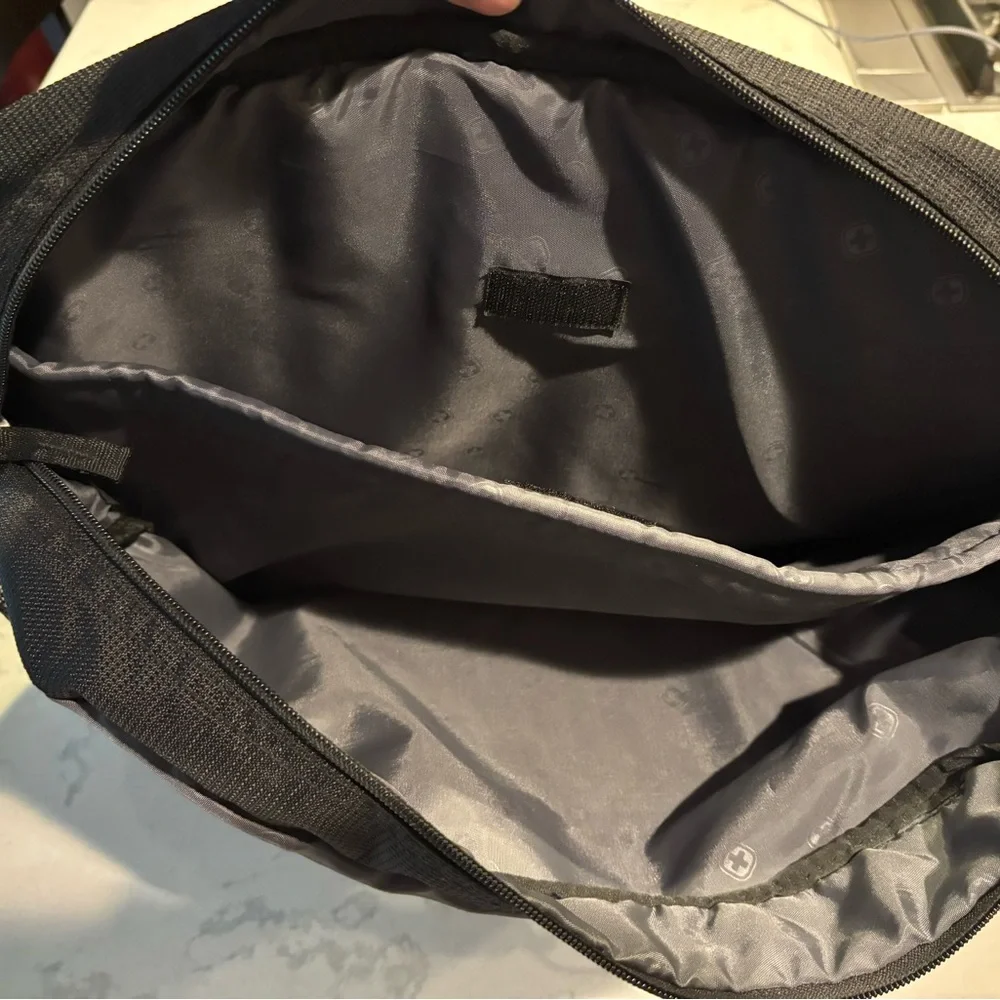 SwissGear laptop messenger
