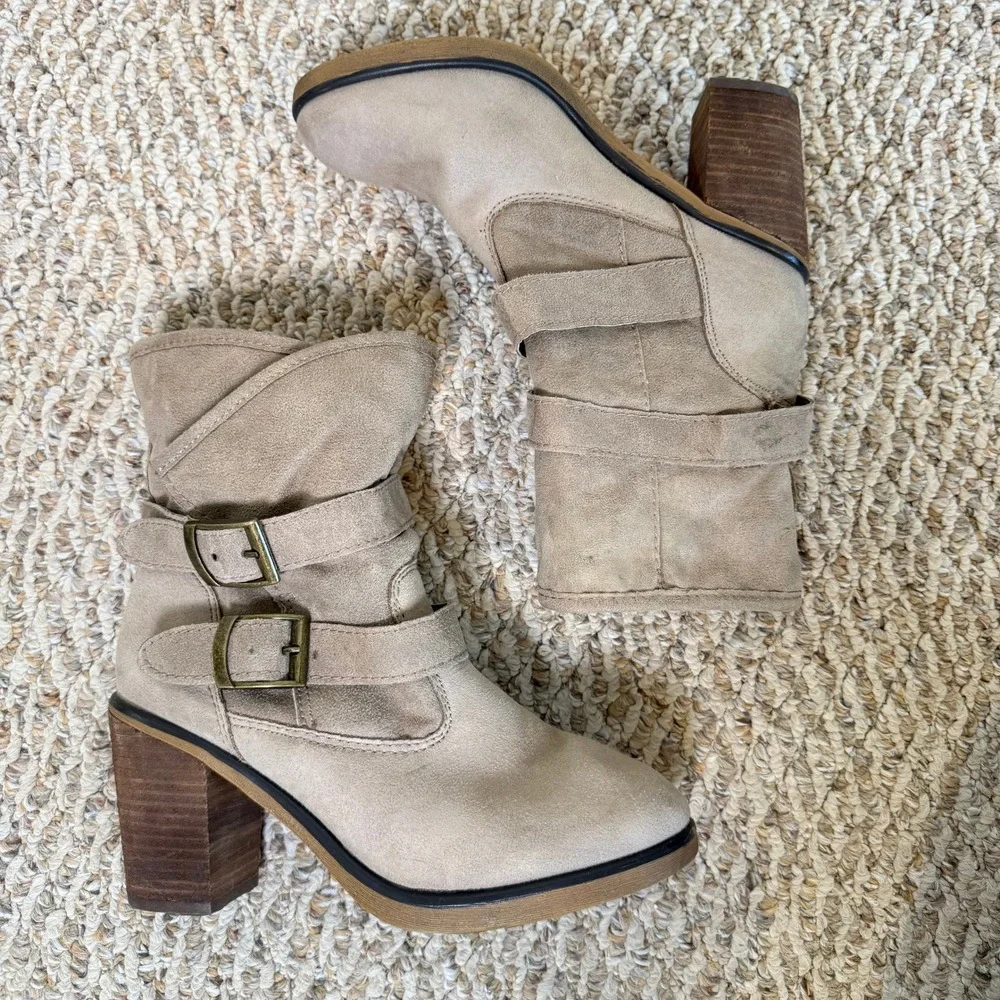 SM New York suede boots size
