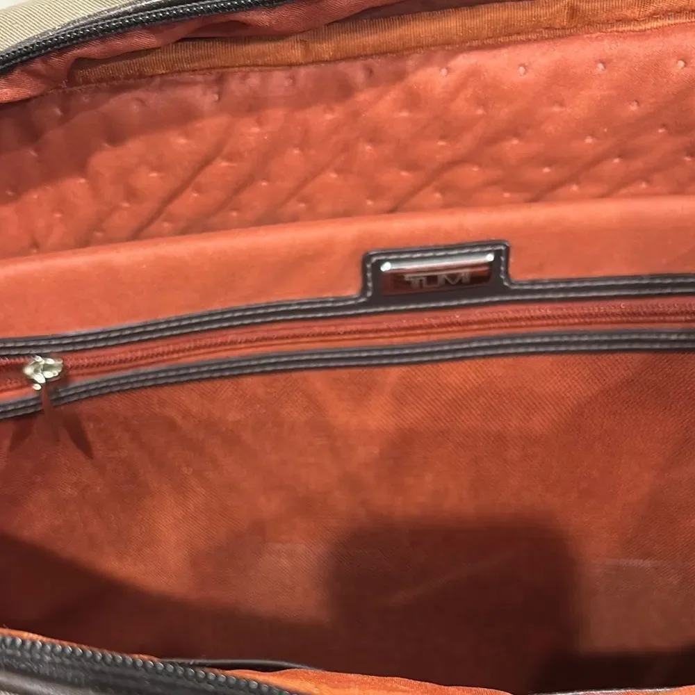 Tumi leather perfect green