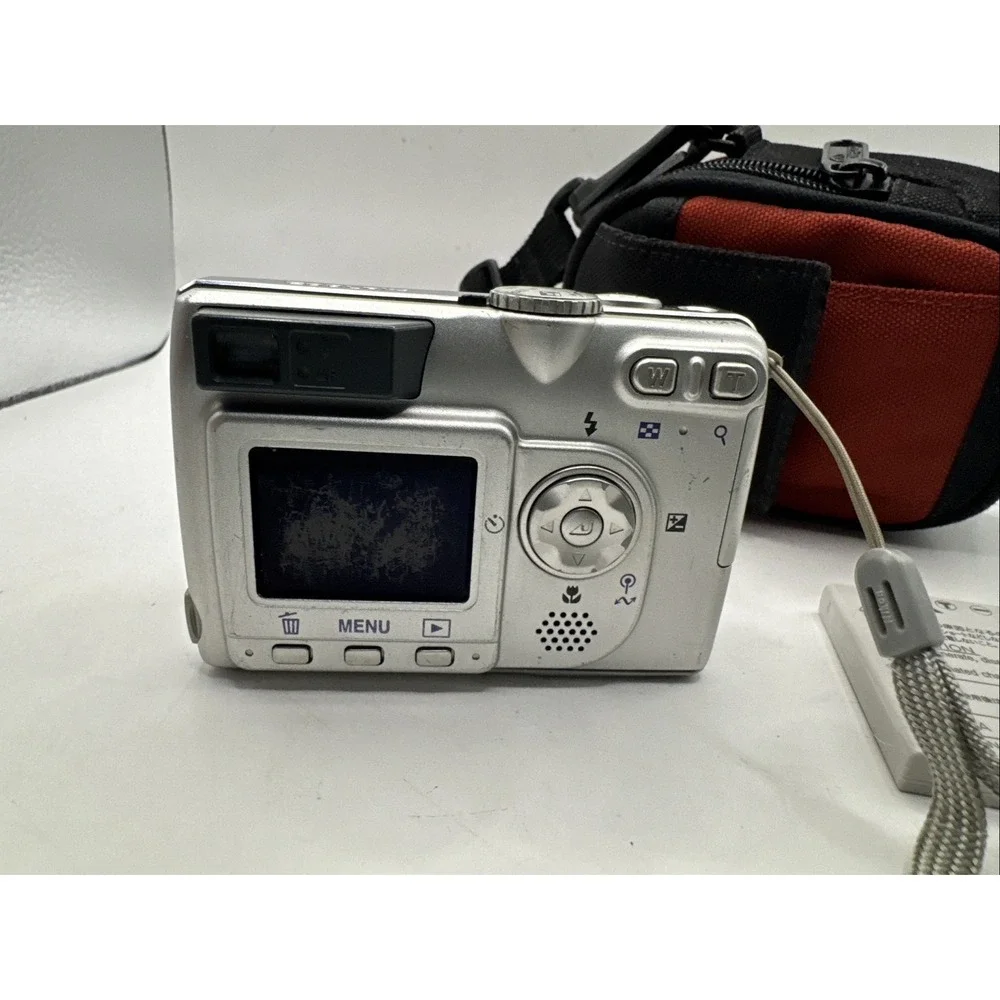 Nikon Coolpix E4200 Camera - 4.0MP, 3x Zoom Untested -CLEAN! w/case
