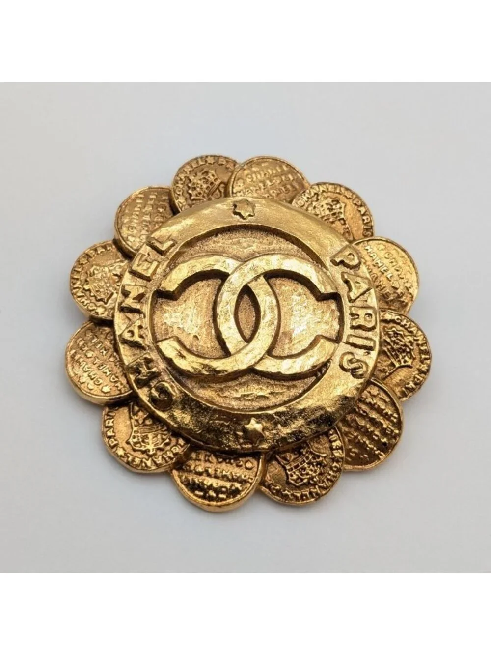 CHANEL brooch cc