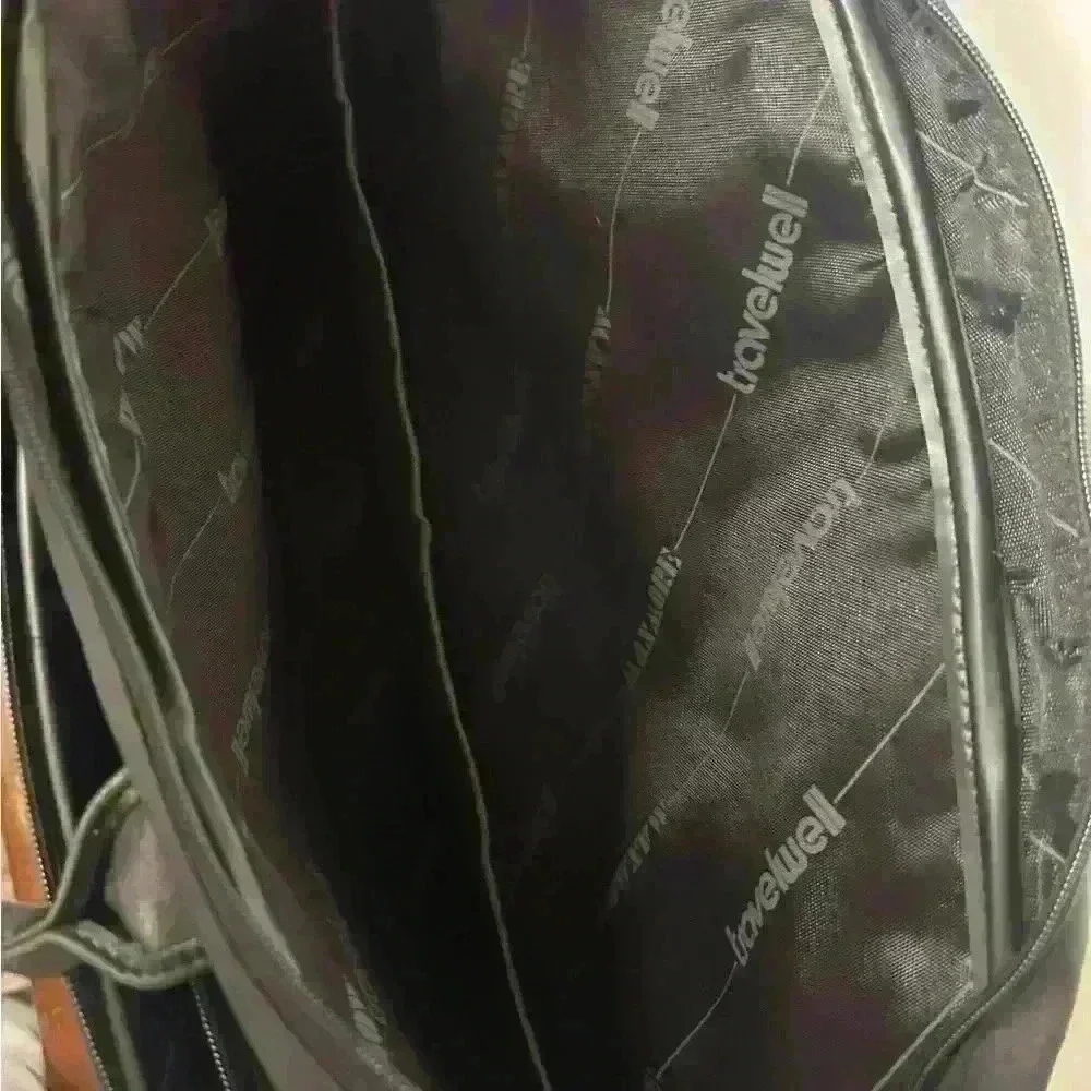 Travelwell black structured