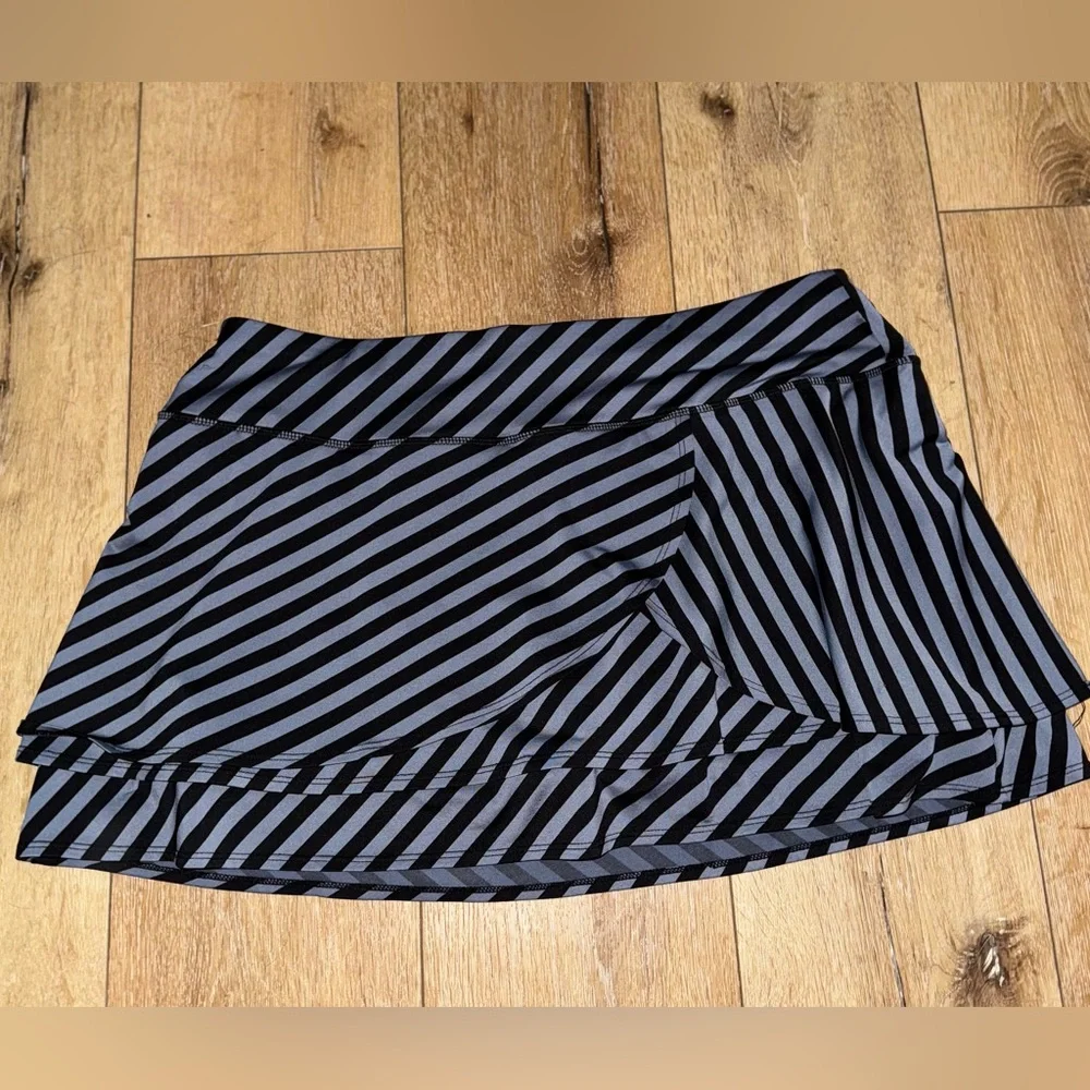 Athleta Black and Gray Striped Skort Large‎