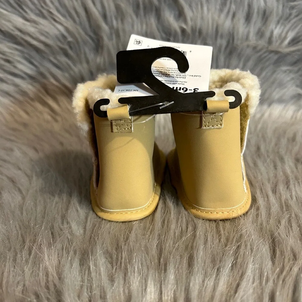 Carter's Child‎ Of Mine Crib Shoes Baby Size 3-6 Months Beige Boots Booties NEW