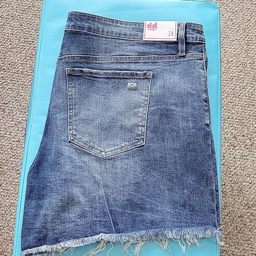 DD Denim Distressed.Shorts 3X