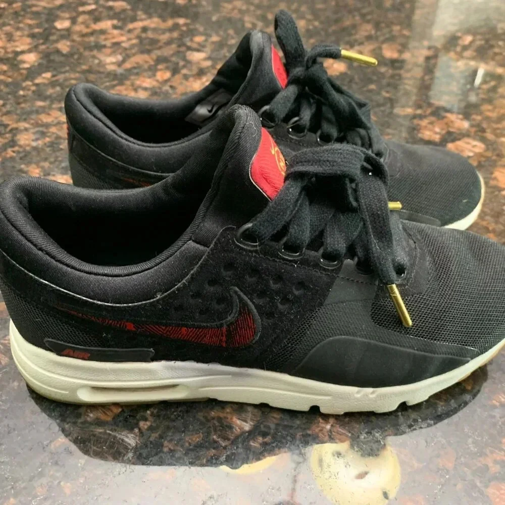 Nike Air Max, Black & Red