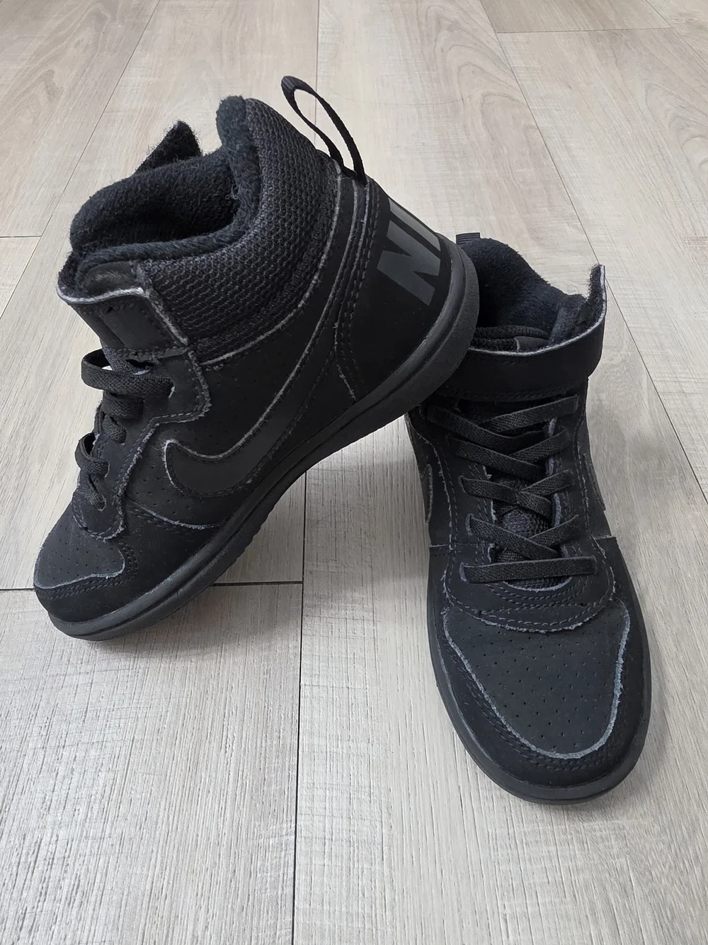Nike classic black