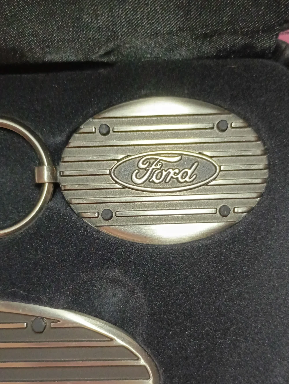 Harley-Davidson Motorcycles/Ford F-150 Dash Emblem and Keychain Set