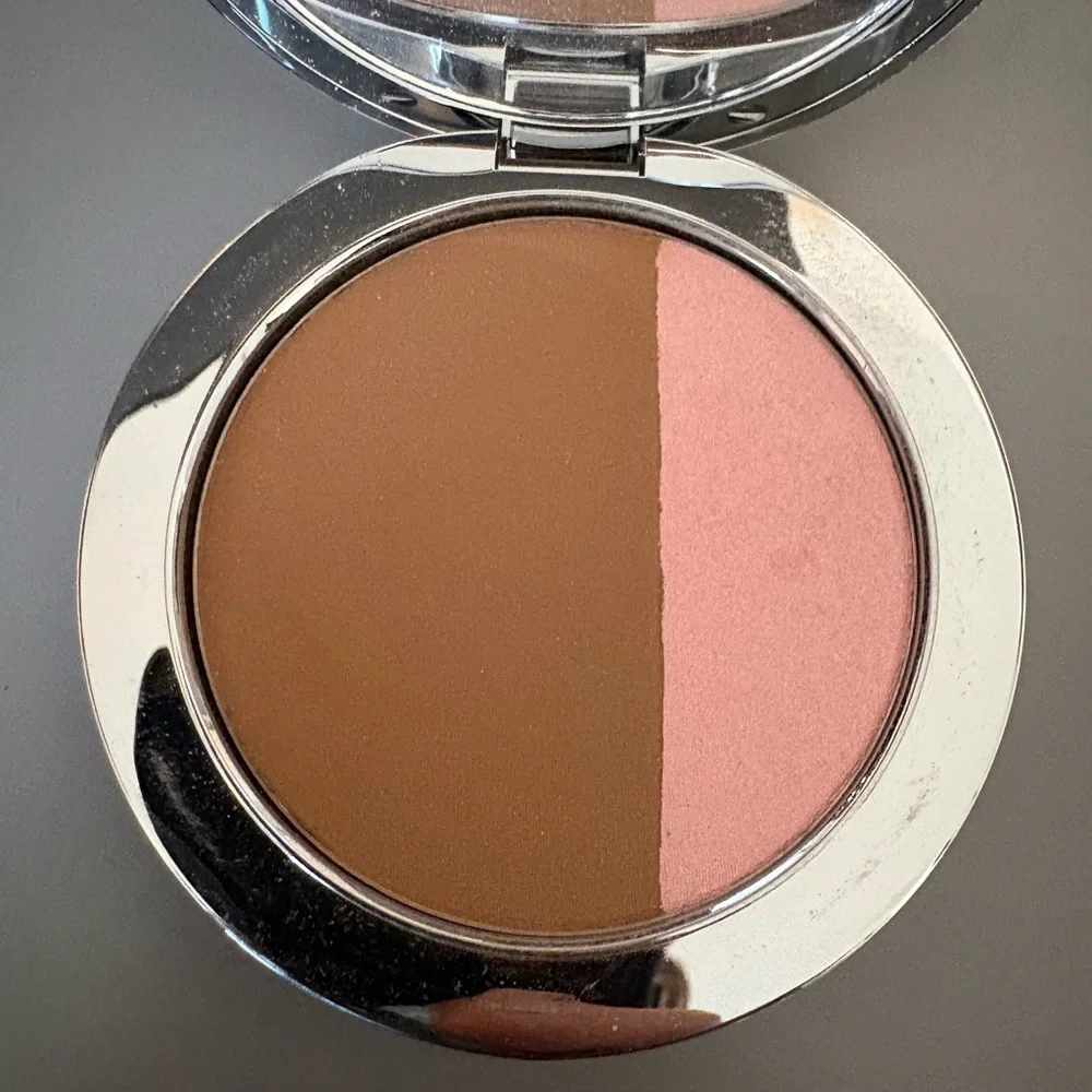 Rock & Republic Black & Silver Bronzer/Contour Compact