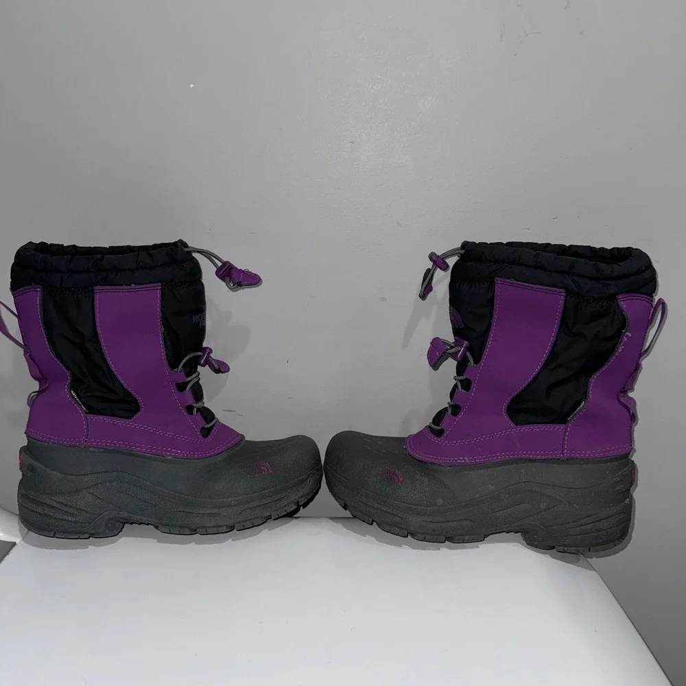 The North Face Alpenglow Snow Boots Girls Size 4 Purple Black EUC Insulated