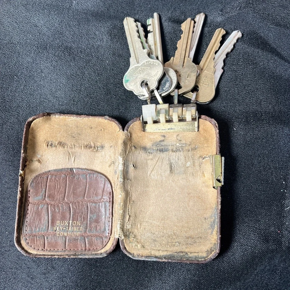 Vintage Buxton Leather Key Holder - 4 Hooks‎ For Keys - Leather Slot