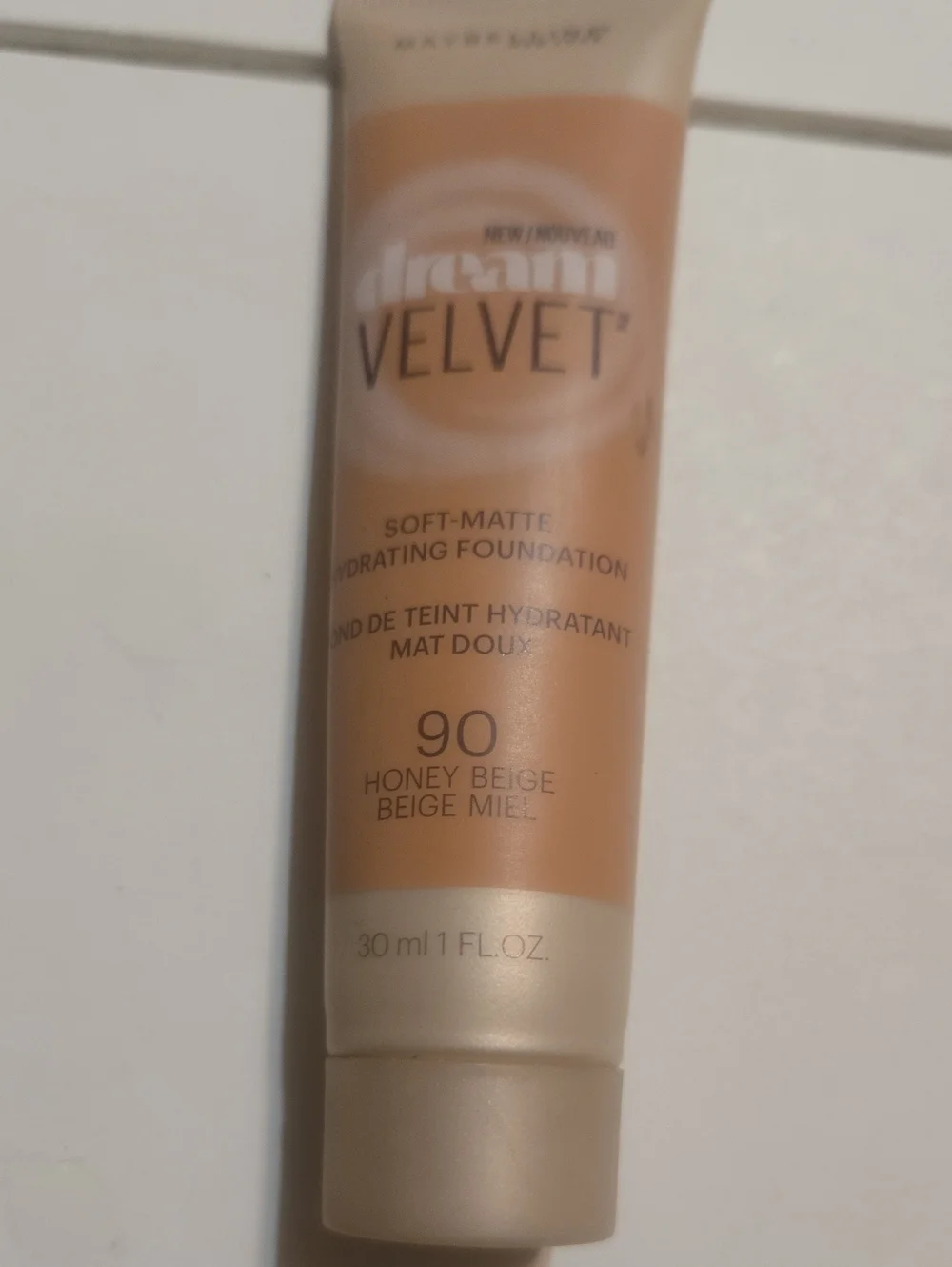 L'Oreal Dream Velvet Soft-Matte Hydrating Foundation - Honey Beige 90 Nwot