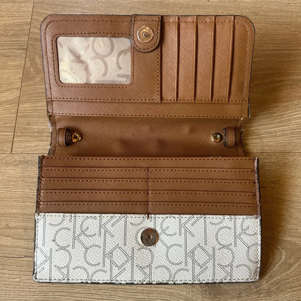 Calvin Klein gold cream