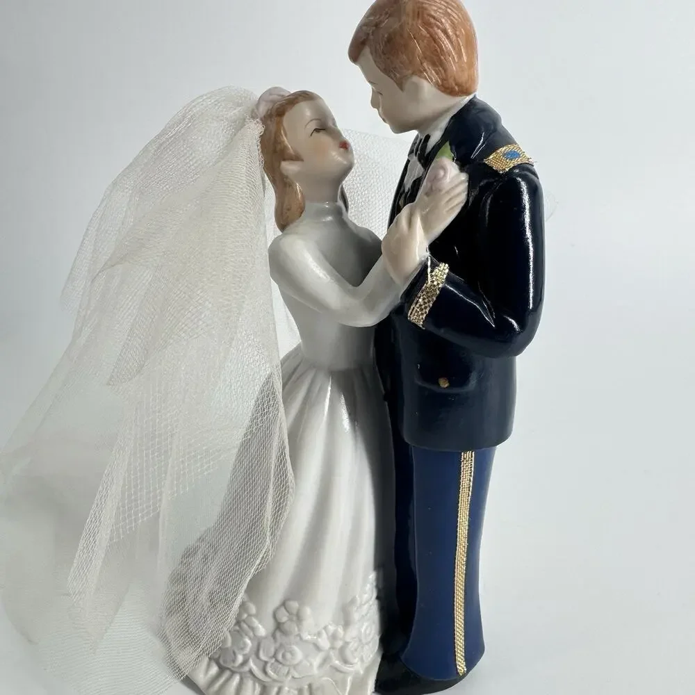 Lefton China Vtg 1986 Hand Painted Bride and Groom Figure/Cake Topper Veil