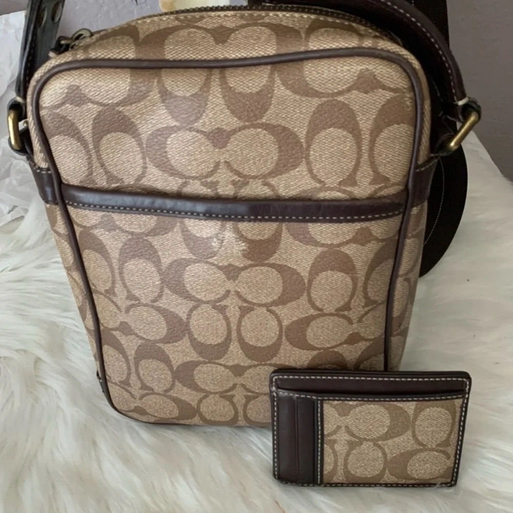 Coach elegant messenger