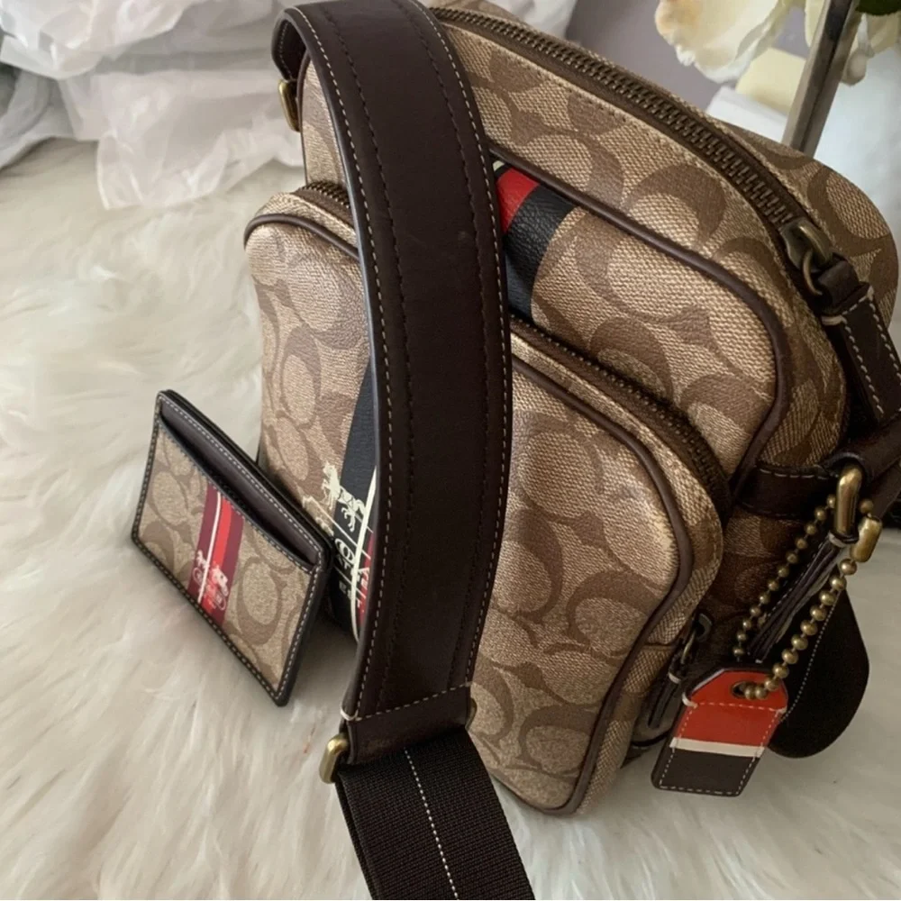 Coach elegant messenger