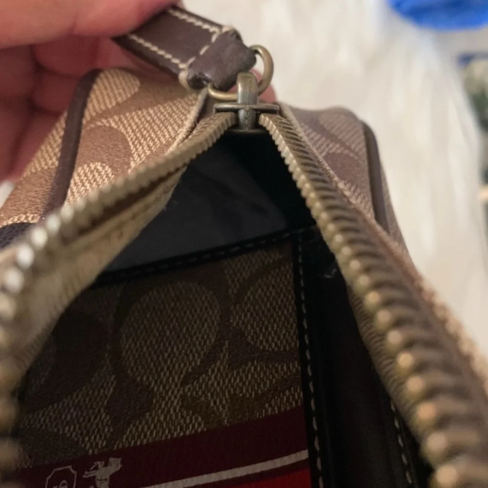 Coach elegant messenger