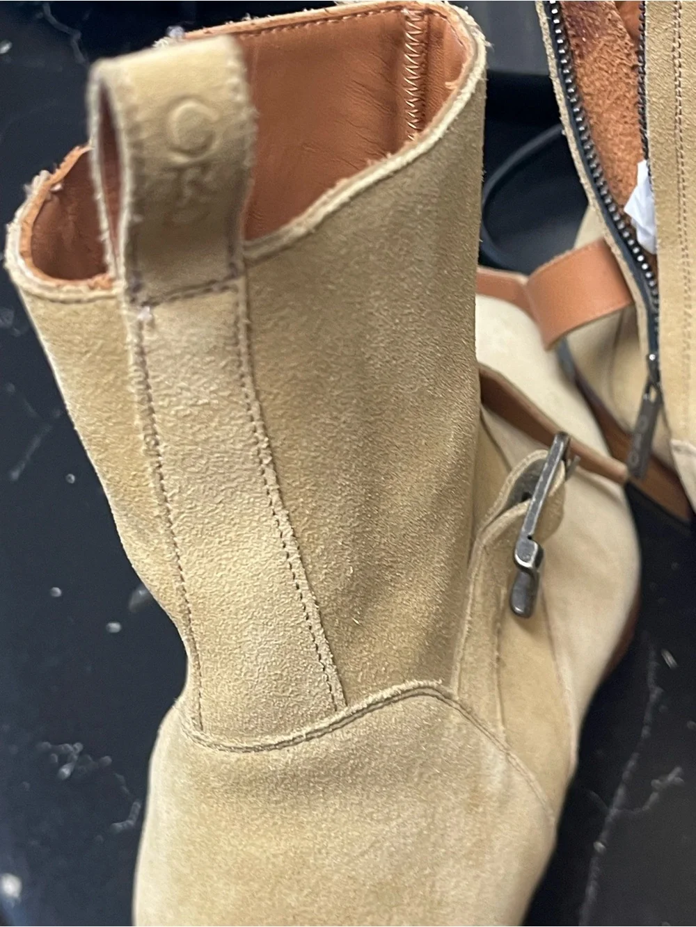 Oro beige suede