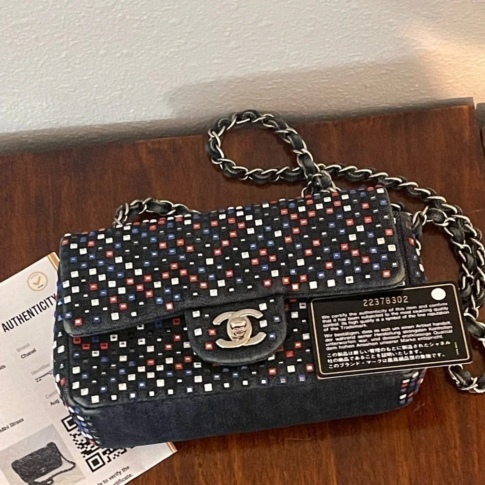 CHANEL stylish crossbody