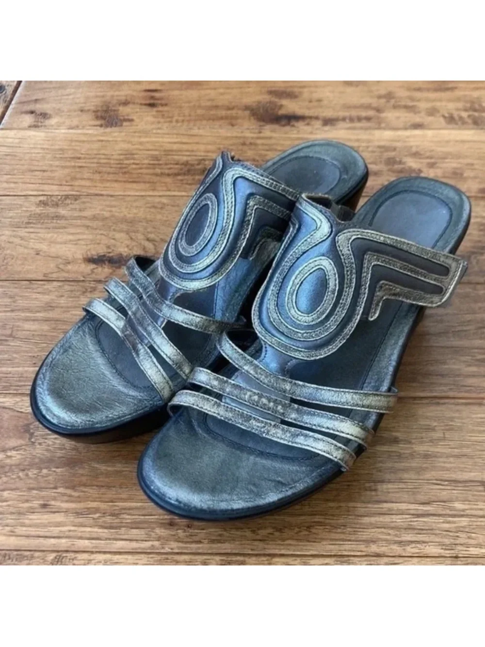 Naot metallic pewter