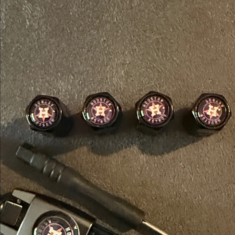 N/A black keychain