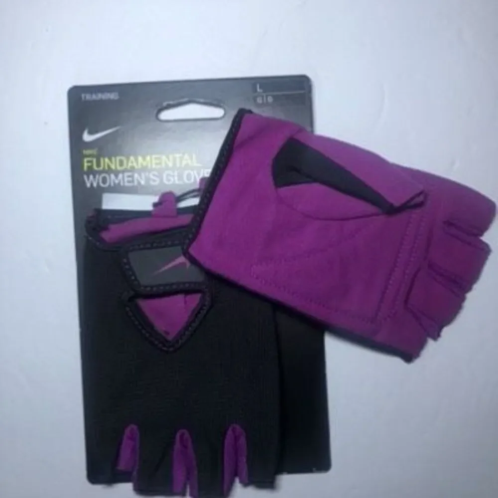 Nike women fundamental