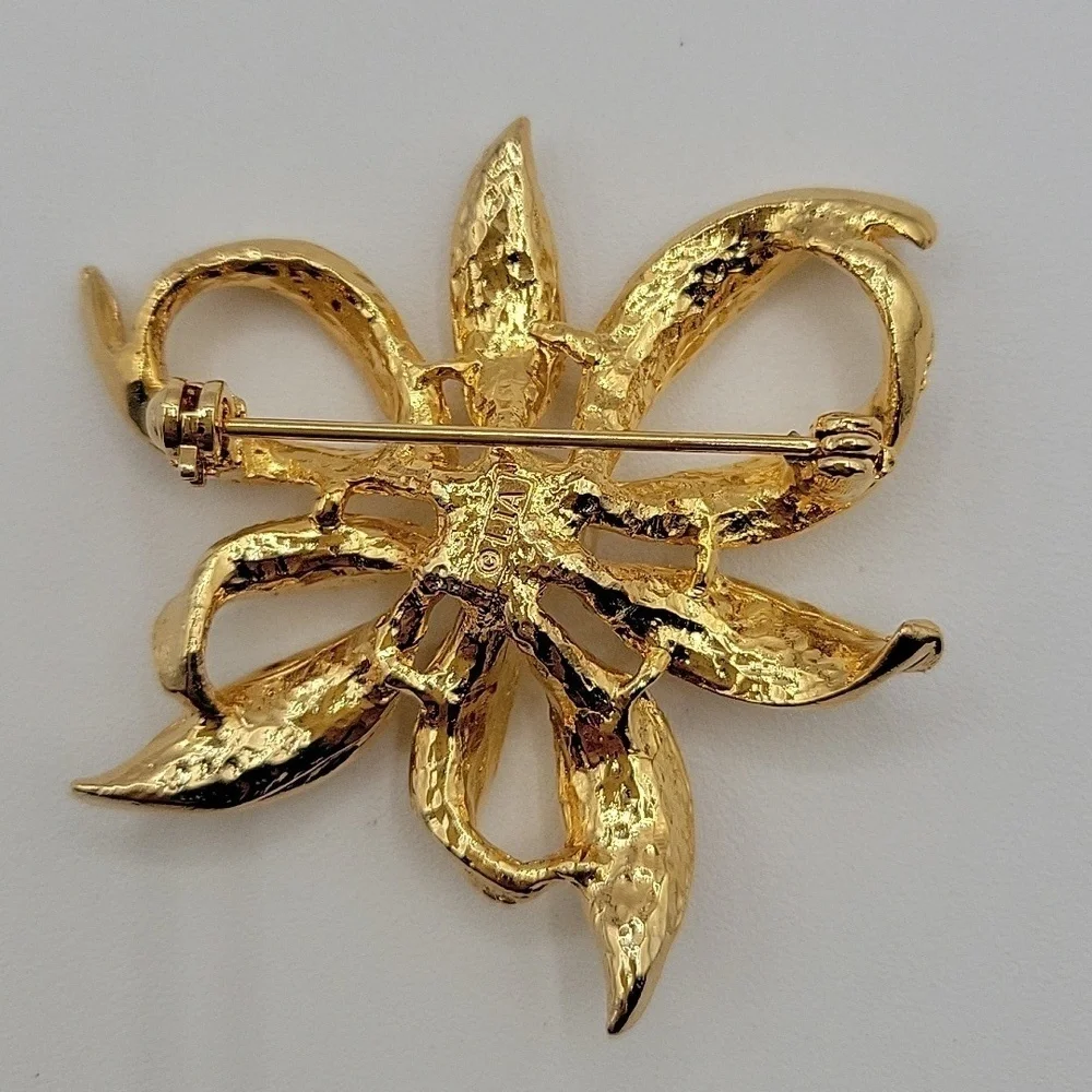 Lia vintage brooch