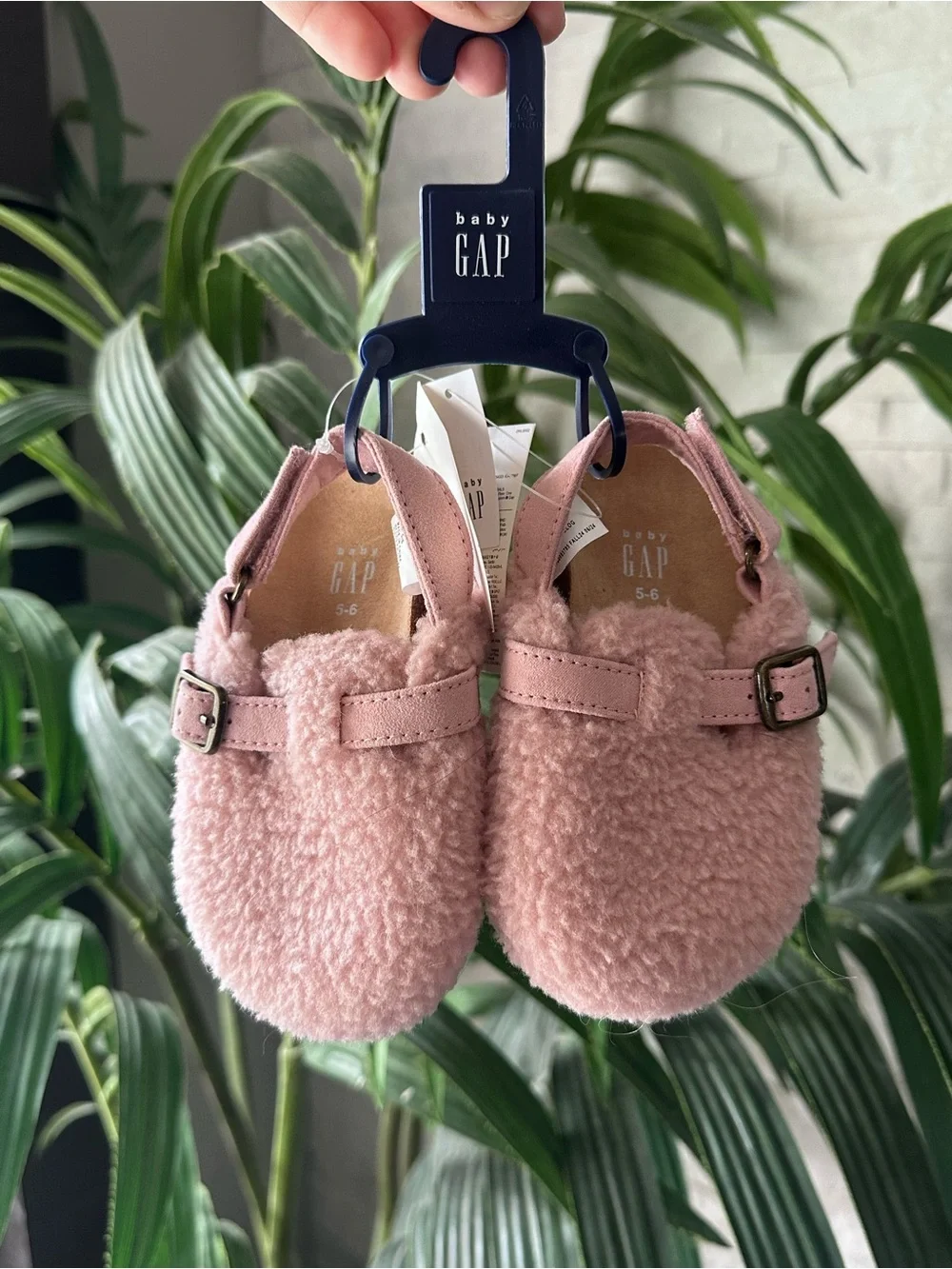 Baby GAP Pink Fuzzy Baby Clogs Size 5/6 toddler New with Tags