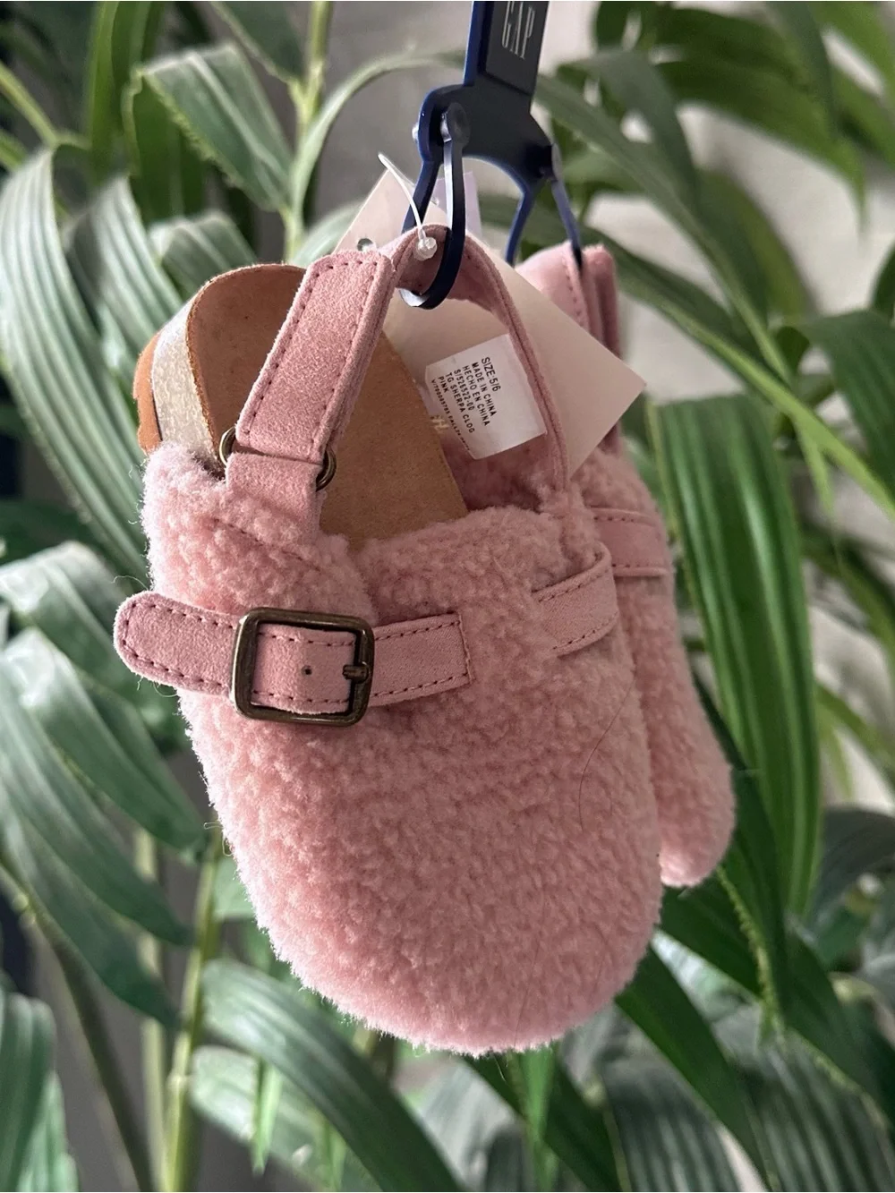 Baby GAP Pink Fuzzy Baby Clogs Size 5/6 toddler New with Tags