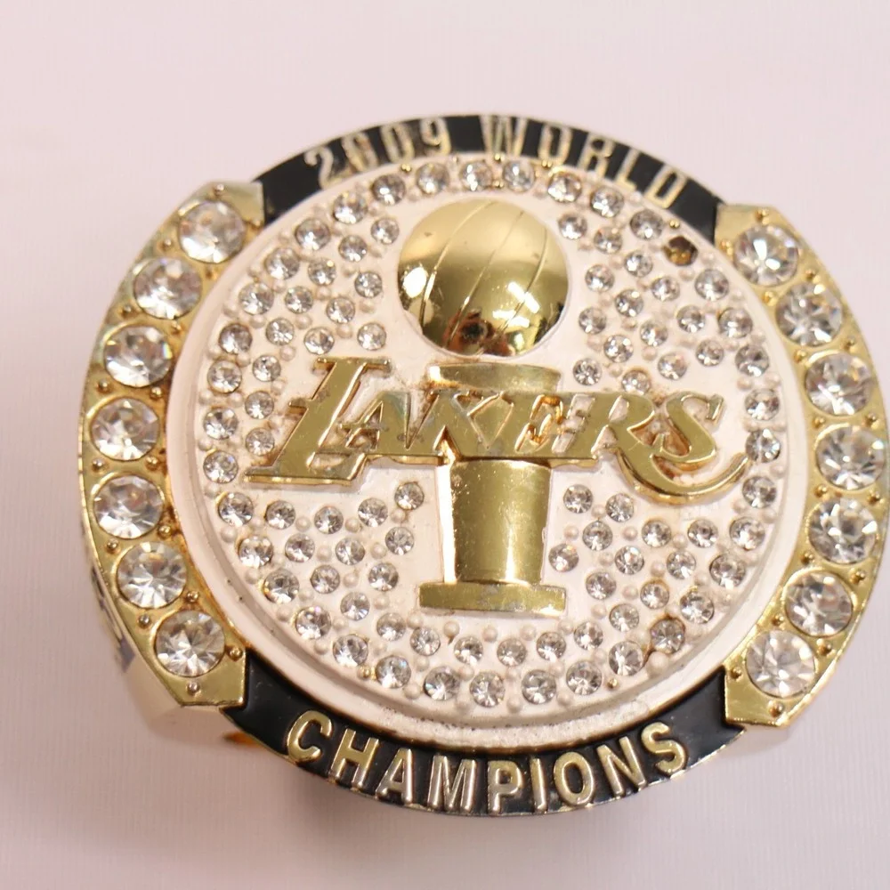 2009 Los Angeles Lakers NBA World Championship Rare Season Paperweight Ring