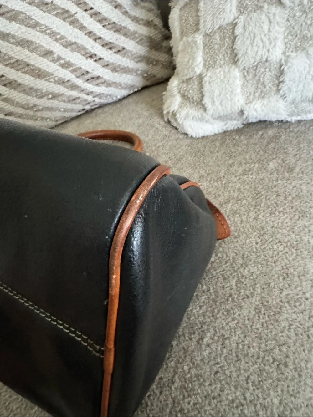 Dooney & Bourke classic dooney