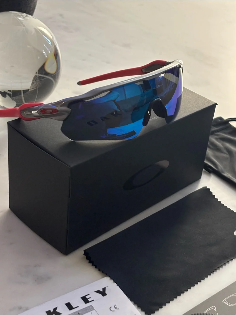 Oakley 9208 gray
