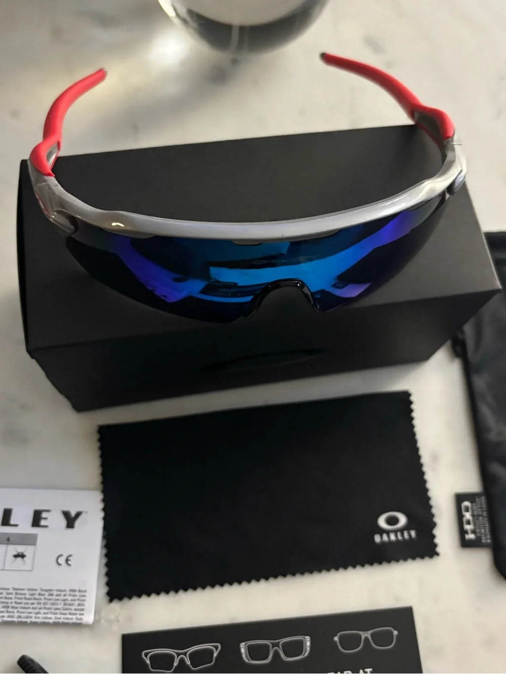 Oakley 9208 gray