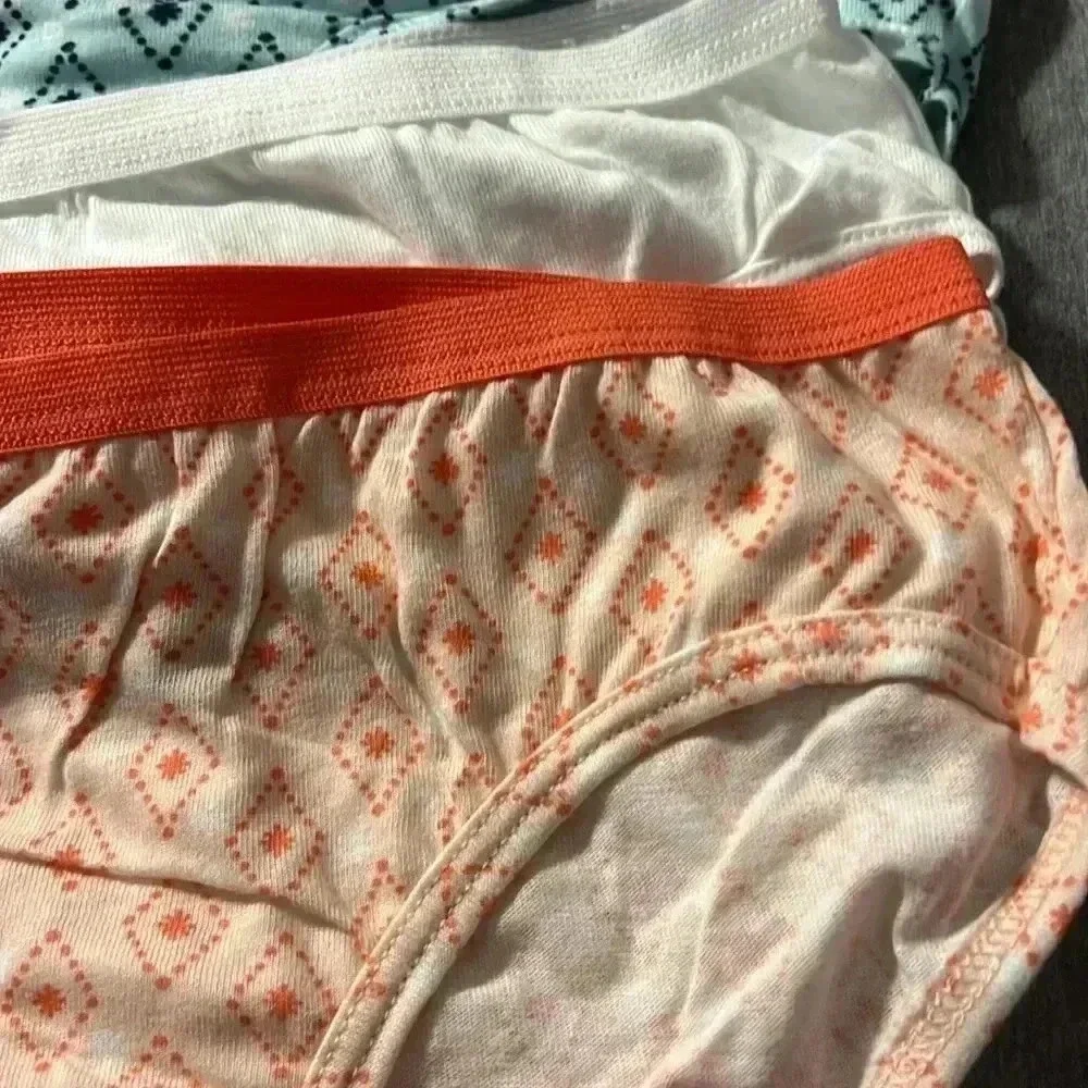 Fruit of the Loom fruit there