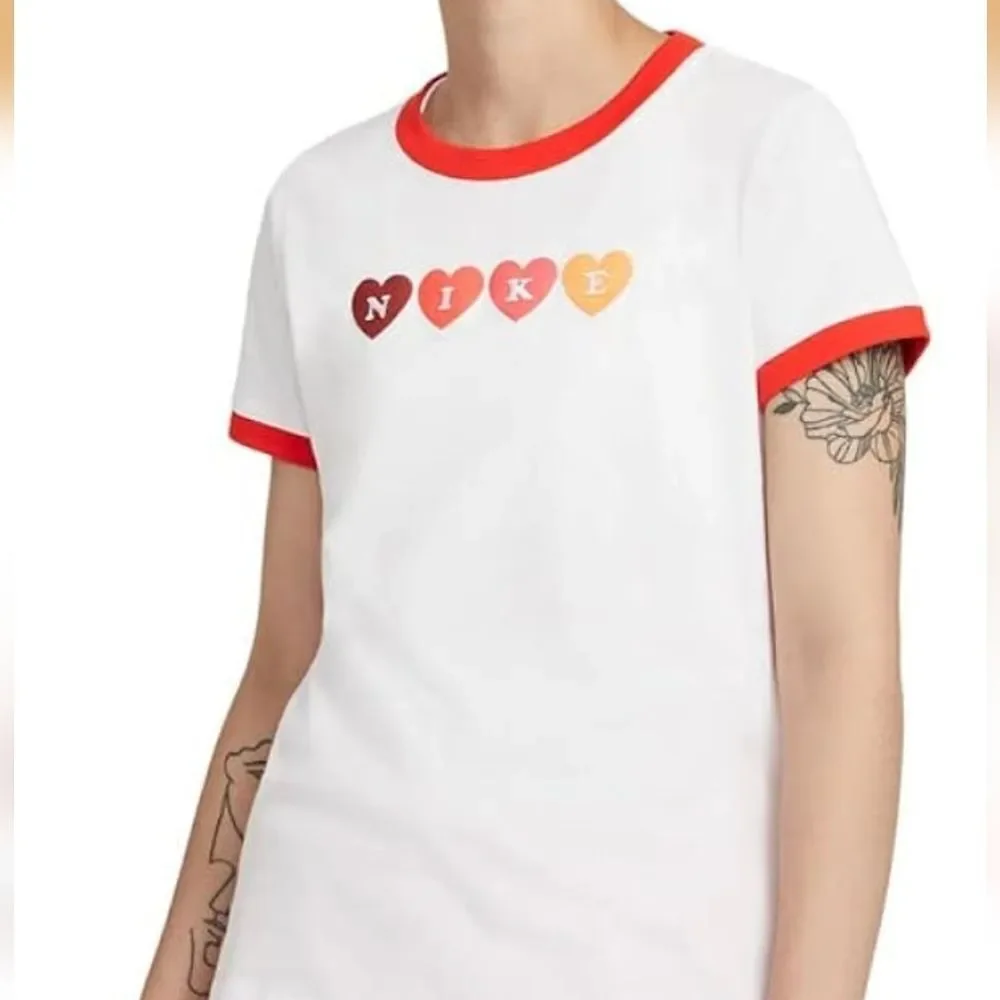 Nike Women's SMALL Logo Hearts Ringer T-Shirt - NEW