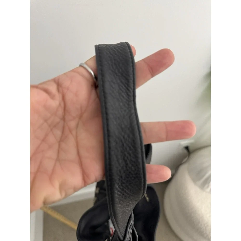 TAHARI‎ BLACK LEATHER SHOULDER BAG