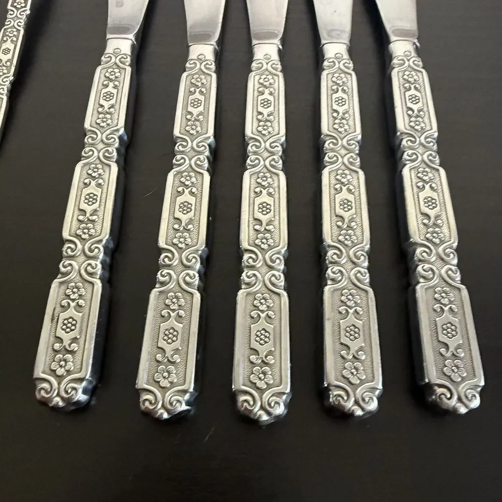 Oneida 24 pieces