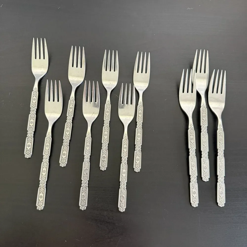 Oneida 24 pieces