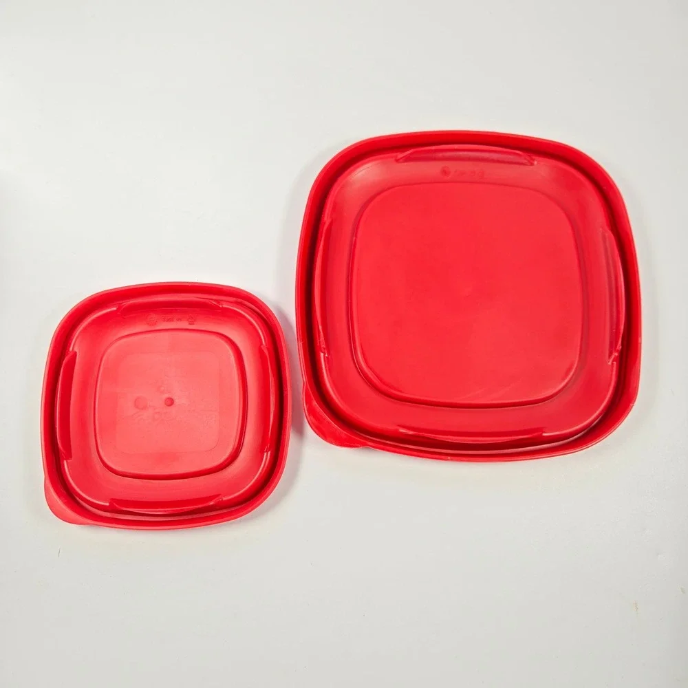 2 Rubbermaid Easy‎ Find Lids 4.5