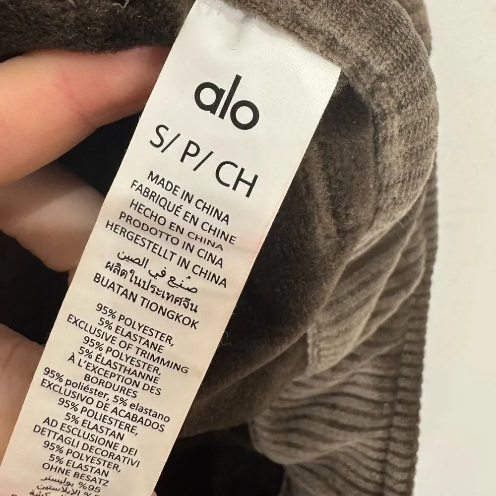 ALO Yoga super comfortable elastic