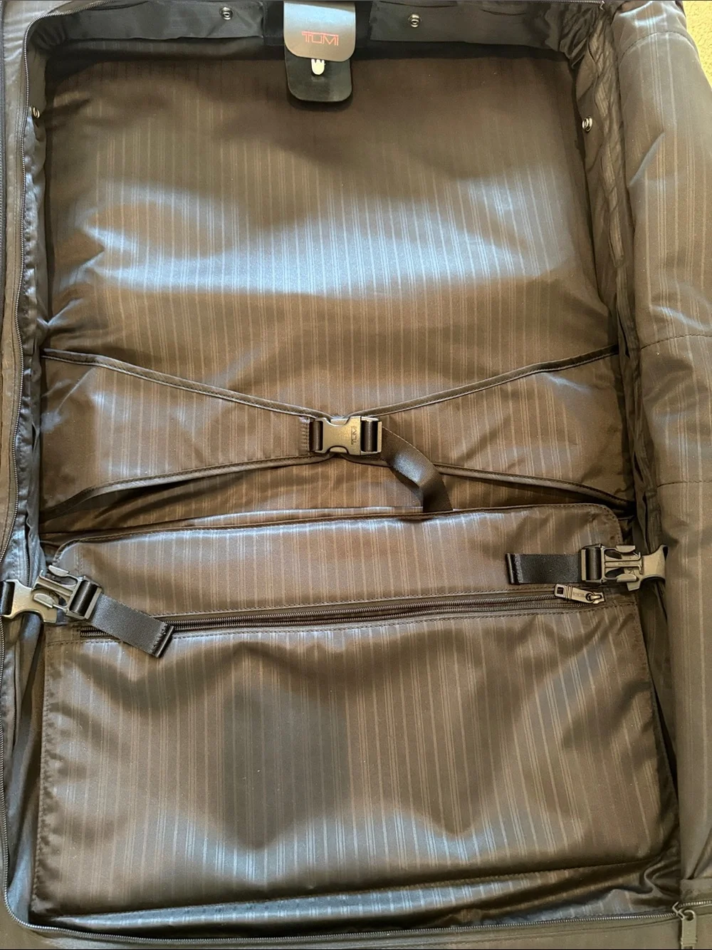 Tumi sleek garment